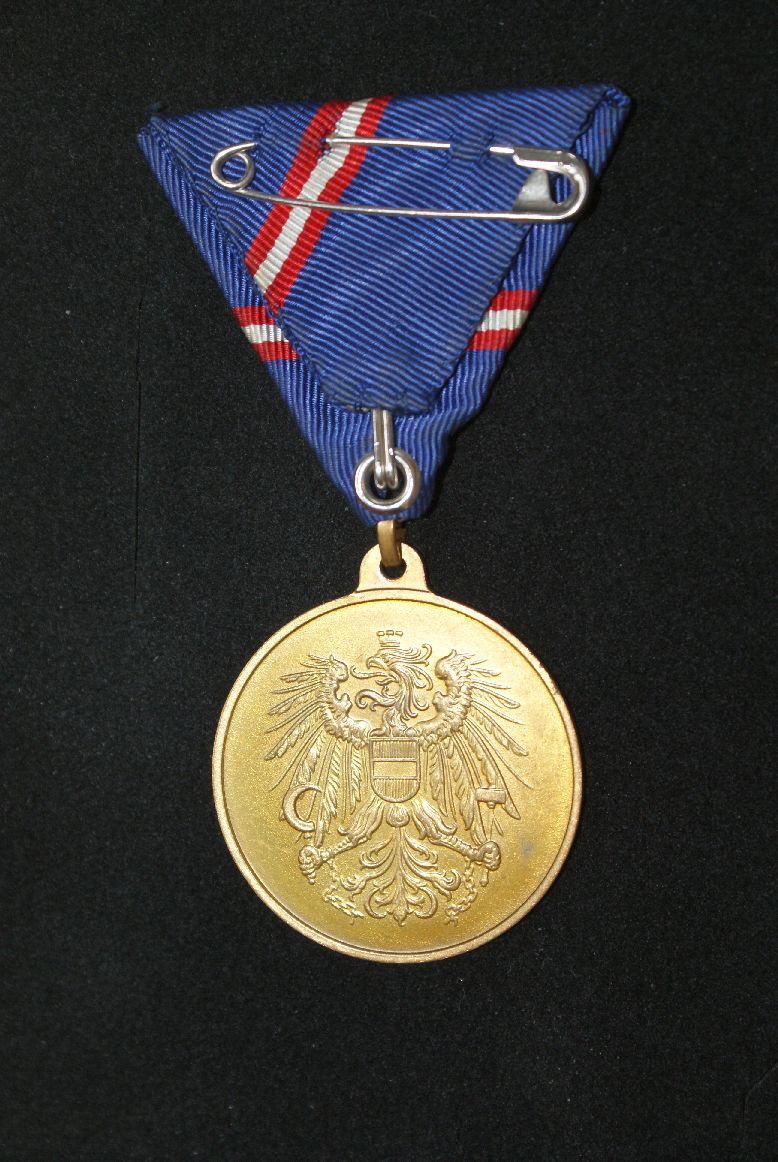 WDMB Revers.jpg WDMB Revers.jpg